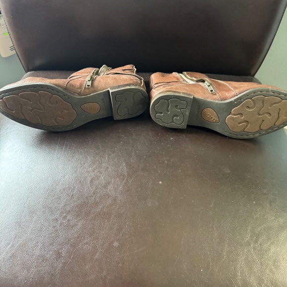 Born Brown Leather Boots 8.5M - Picture 4 of 8